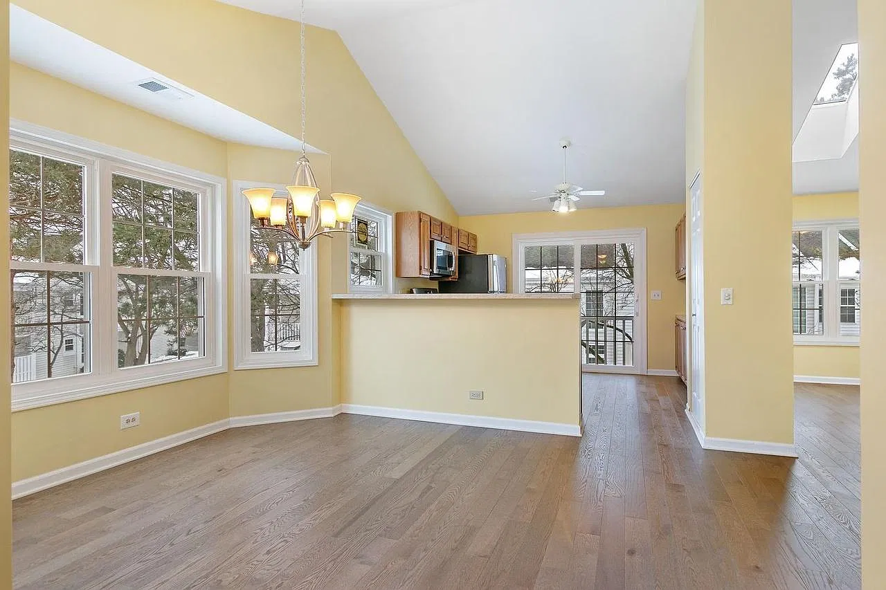 3 bed, 1556 sqft, $3,185 — Photo 3