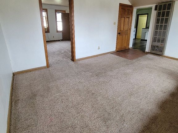 5th image of 402 1/2 2nd Ave N
