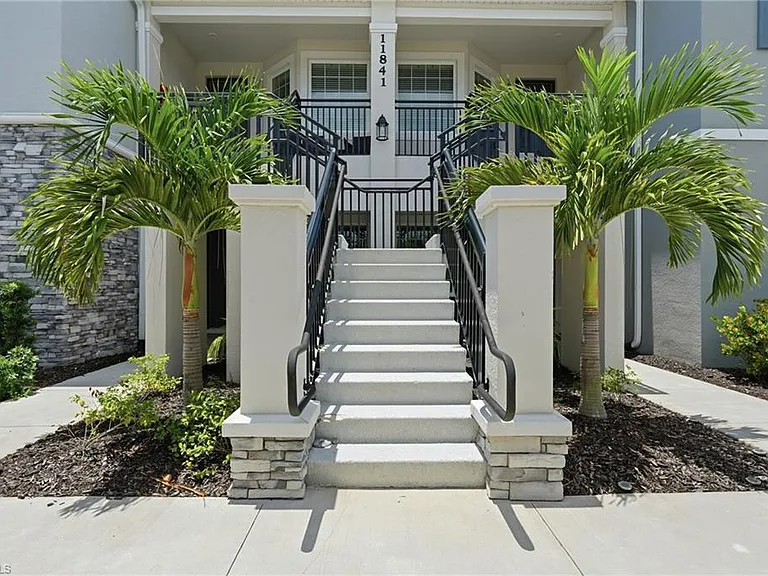 11841 Venetian Lagoon Dr — Photo 2