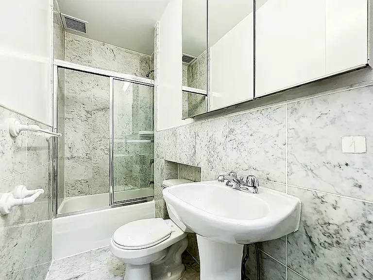 210 E 83rd St #1D — Photo 8