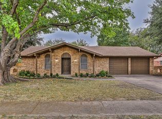 201 Lakeway Dr, Benbrook, TX 76126
