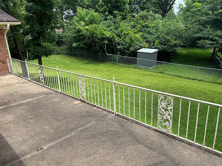 1918 Courtney Dr — Photo 31