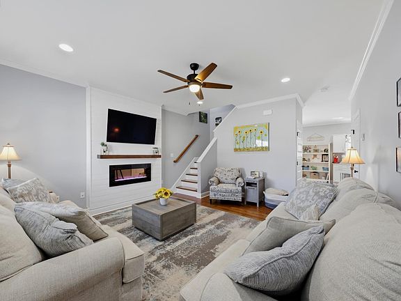 3rd image of 1409 Glade Springs Blvd