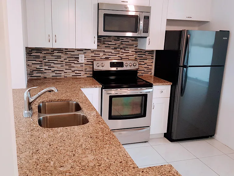 2900 NW 42nd Ave #A407 — Photo 5