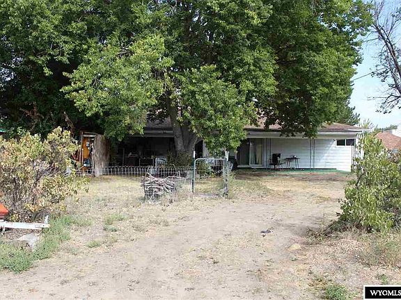 2nd image of 2826 & 2828 Main St