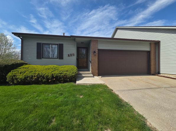 560 Oakbrook Cir, Flushing, MI 48433