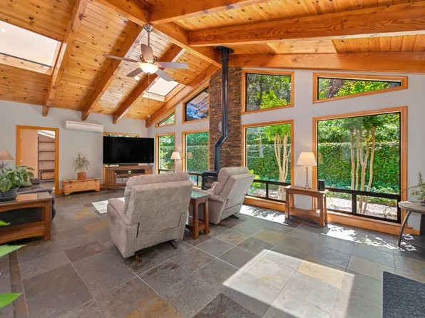 5125 Thomas Dr, Auburn, CA 95602
