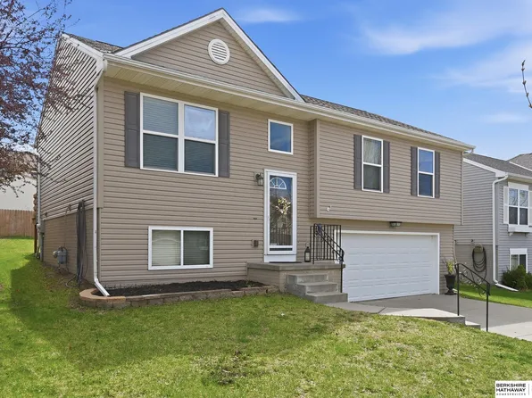 19513 T St, Omaha, NE 68135