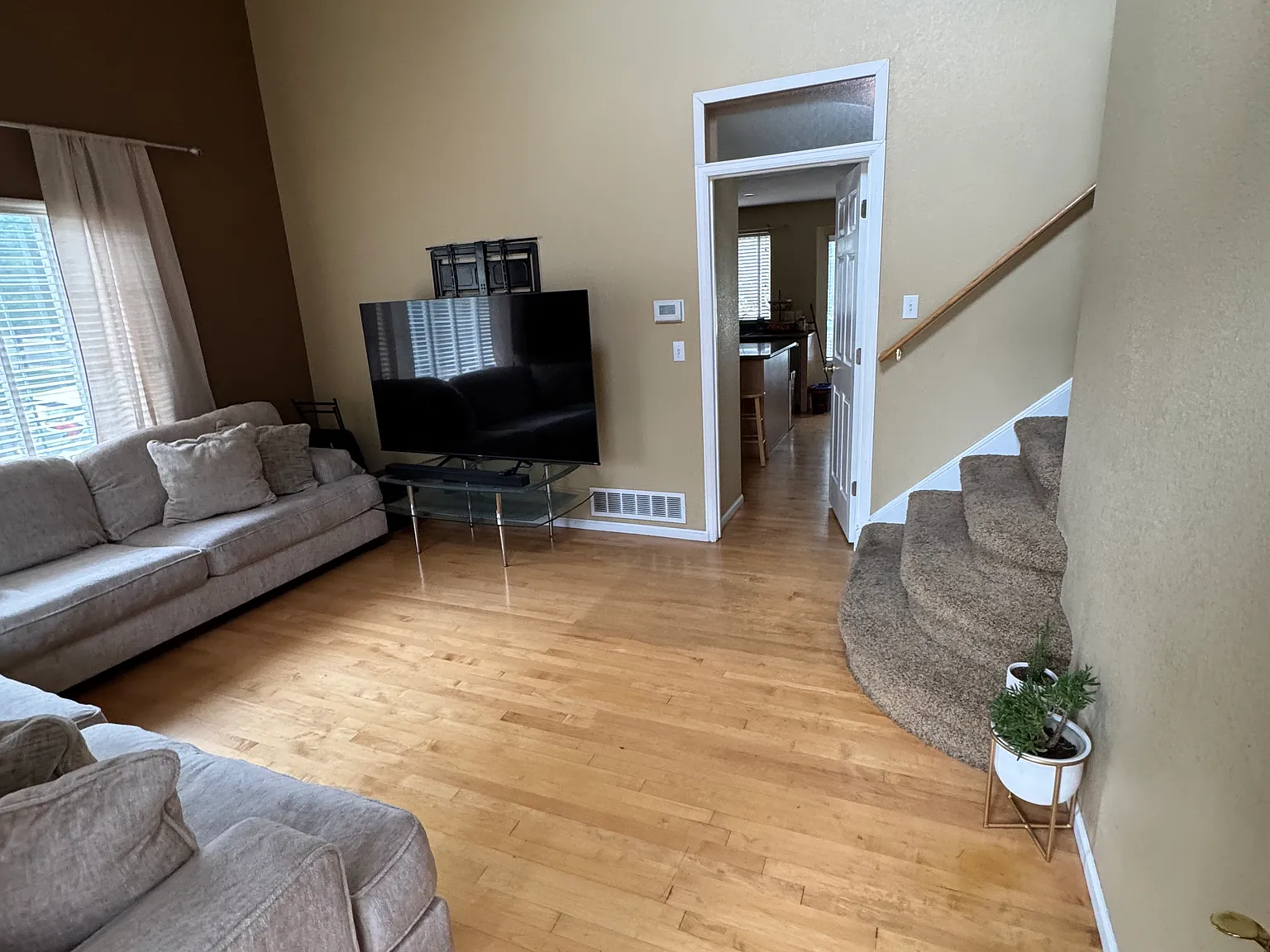 4 bed, 2772 sqft, $3,500 — Photo 4