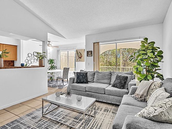 4th image of 815 W Boynton Beach Boulevard #6-202