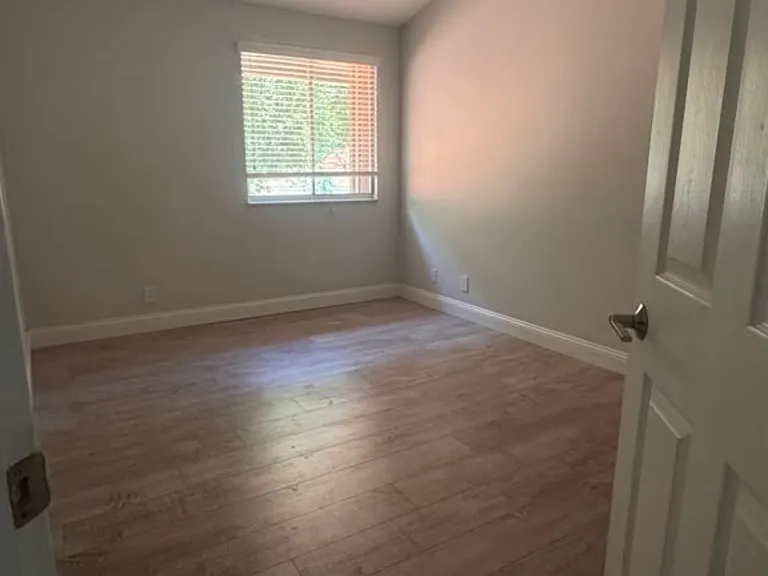 11140 Minneapolis Dr — Photo 15