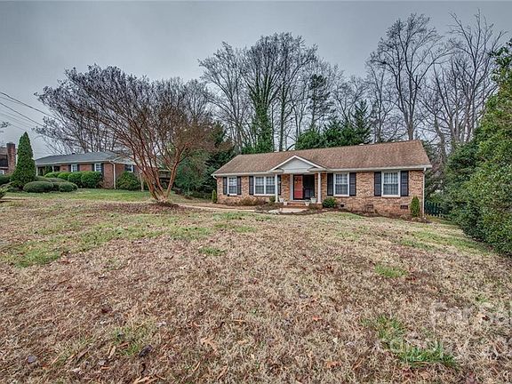 3rd image of 1117 Huntsmoor Dr