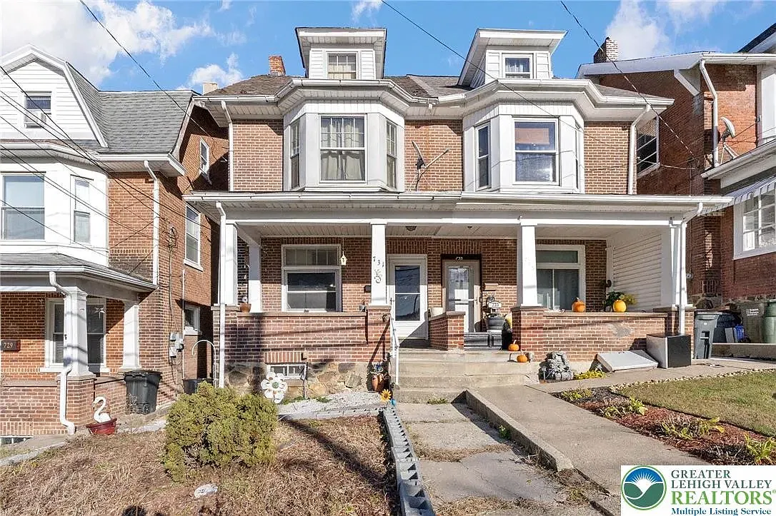 4 bed, 1360 sqft, $2,300 — Photo 1