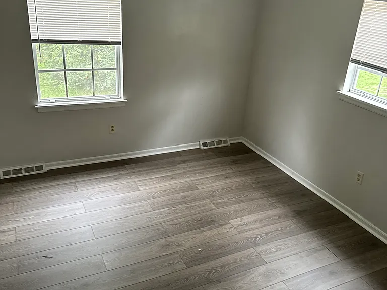 350 Forest Hill Ave NE — Photo 4
