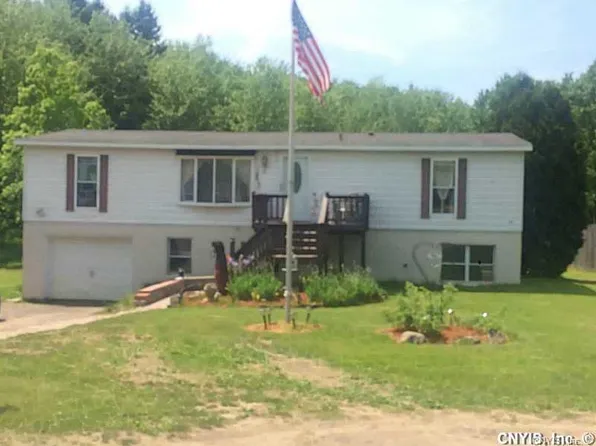 28 Speach Dr, Central Square, NY 13036