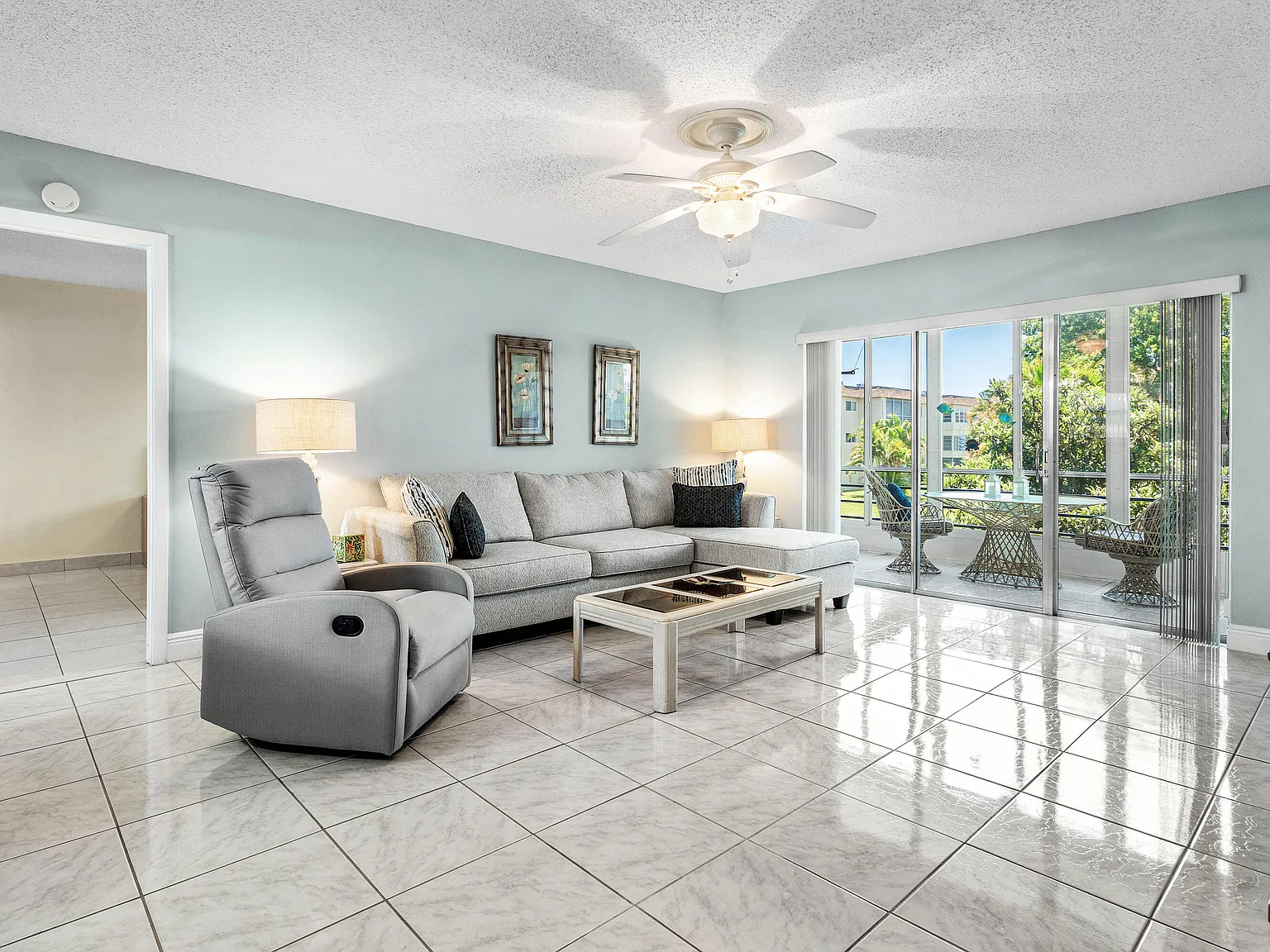 2 bed, 2.0 bath, 975 sqft, $2,400 — Photo 4
