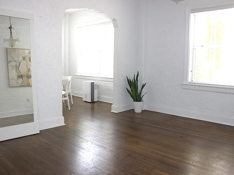 900 16th St #204 — Photo 2