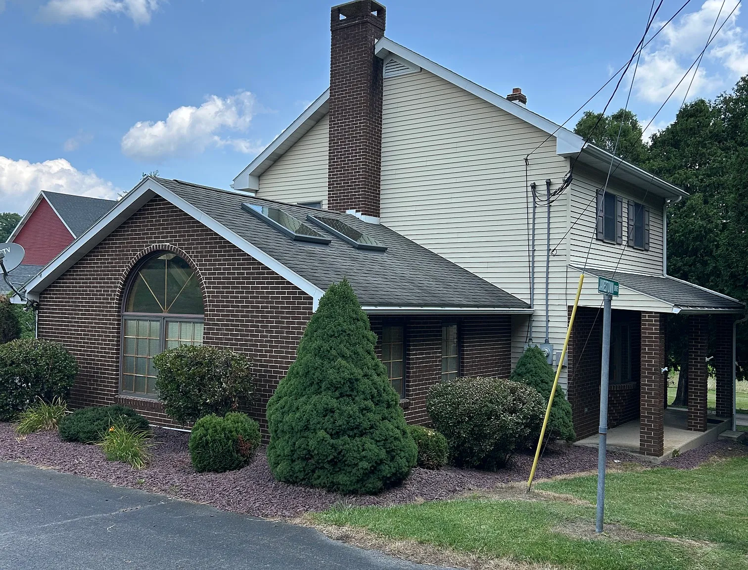 2 bed, 2000 sqft, $2,100 — Photo 1