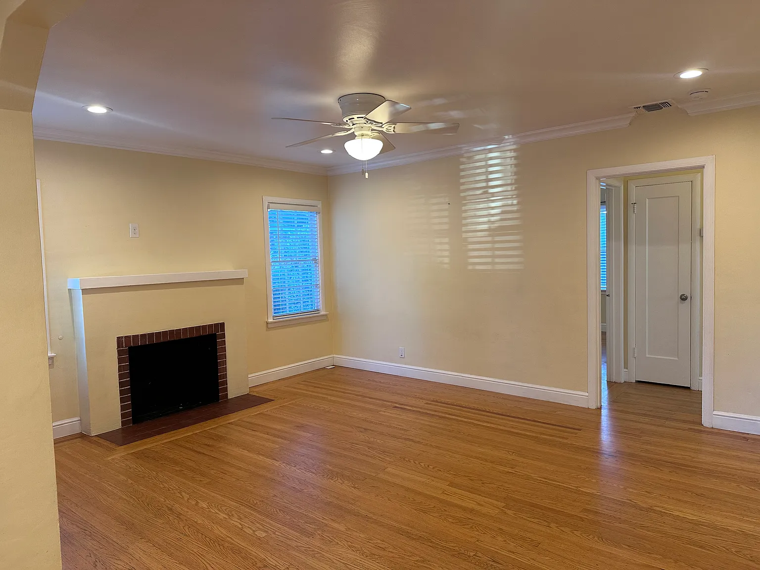 2 bed, 868 sqft, $3,050 — Photo 4