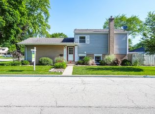 1359 S Highland Ave, Arlington Heights, IL 60005