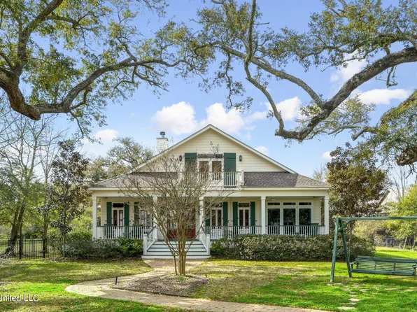 806 Hancock St, Bay Saint Louis, MS 39520