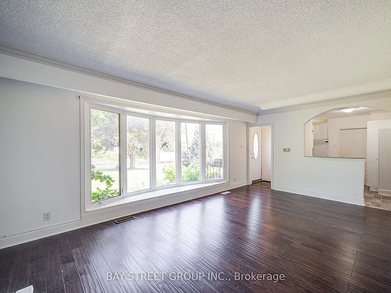 1421 Old Green Ln — Photo 11
