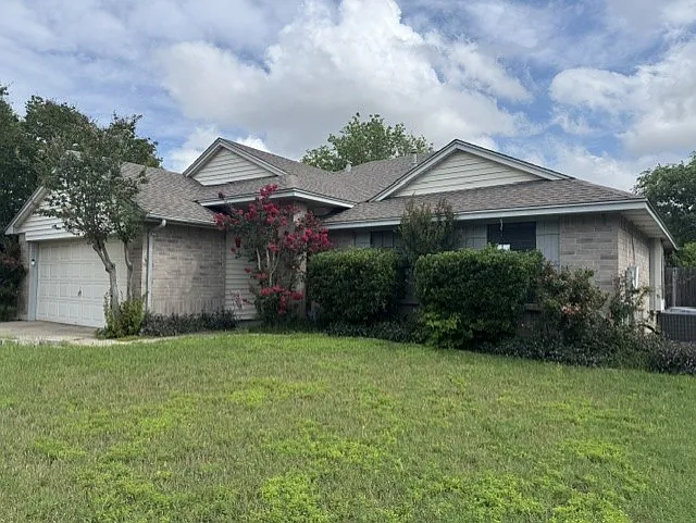 2506 Beverly Cv — Photo 2