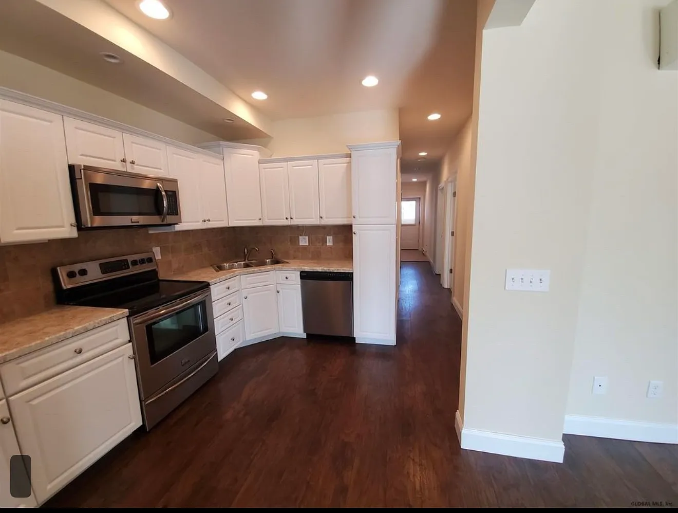 2 bed, 1500 sqft, $2,200 — Photo 4