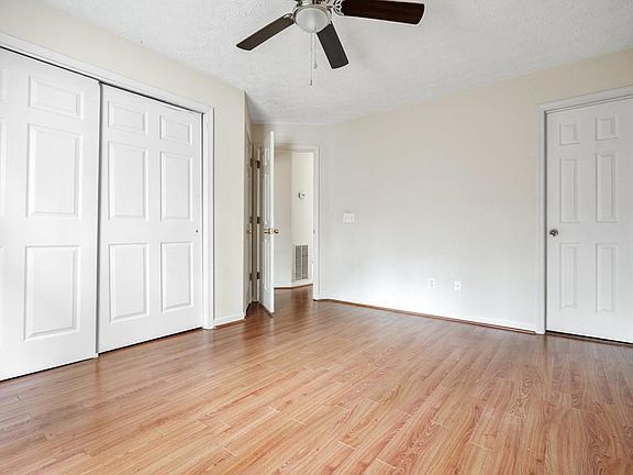 3rd image of 925 Braesridge Way