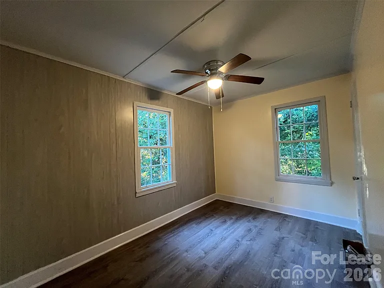 4723 Linden St — Photo 7