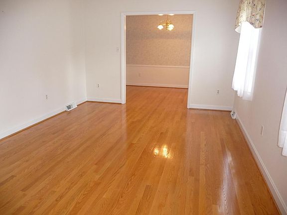 3rd image of 1354 Duke Dr