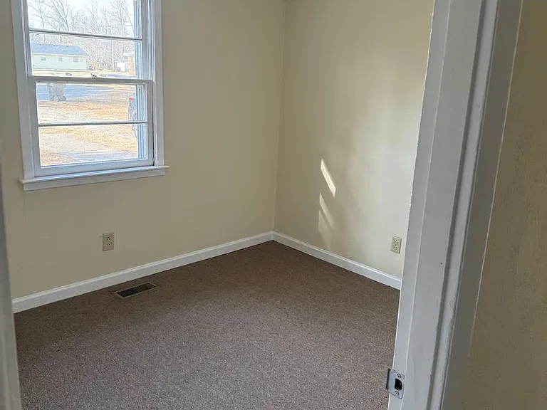 101 Hines Ave — Photo 9