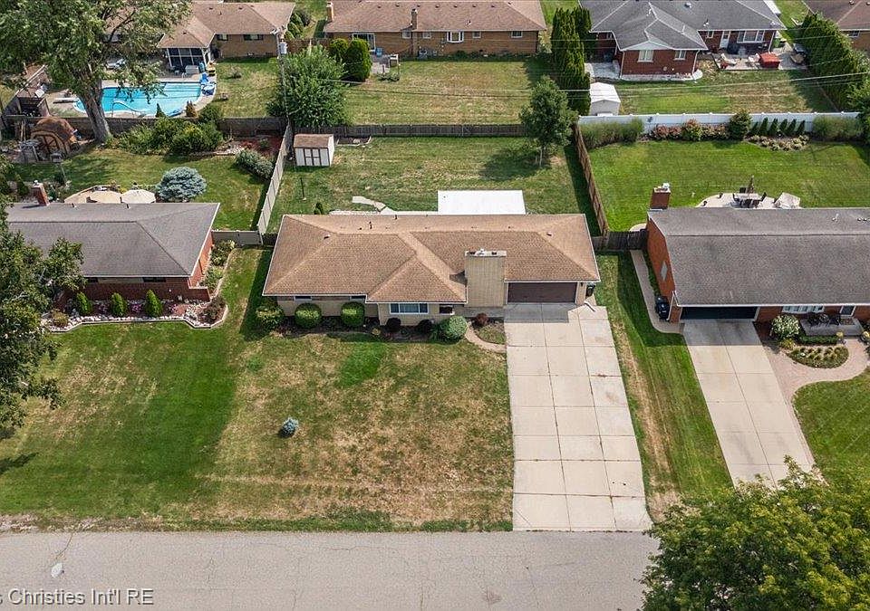 37674 Andrew Dr, photo 4