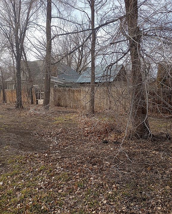 2nd image of 611 E Aspen Ave