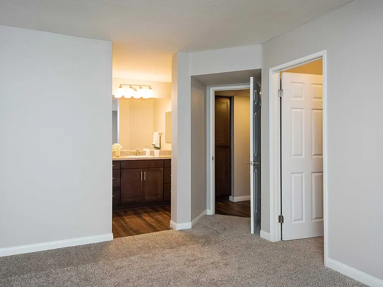 Elan Overlook Laguna Apartments — Photo 33