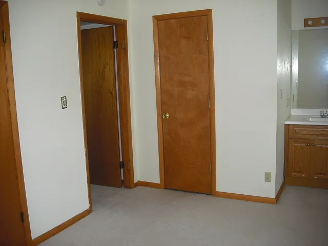 1200 W 20th St — Photo 5