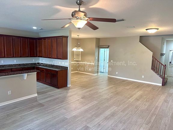 2nd image of 1525 Hillview Ln