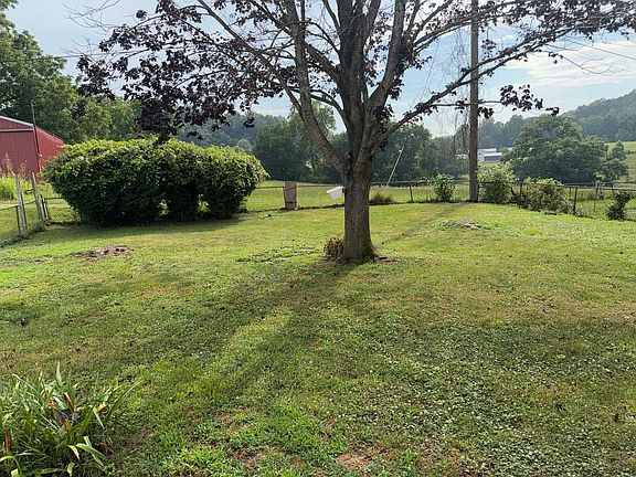 3rd image of 1504 Valley Dr