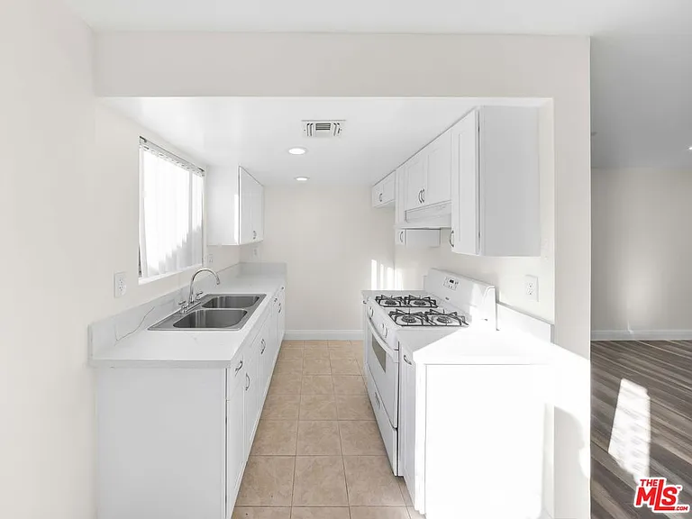14112 Delano St #2 — Photo 3