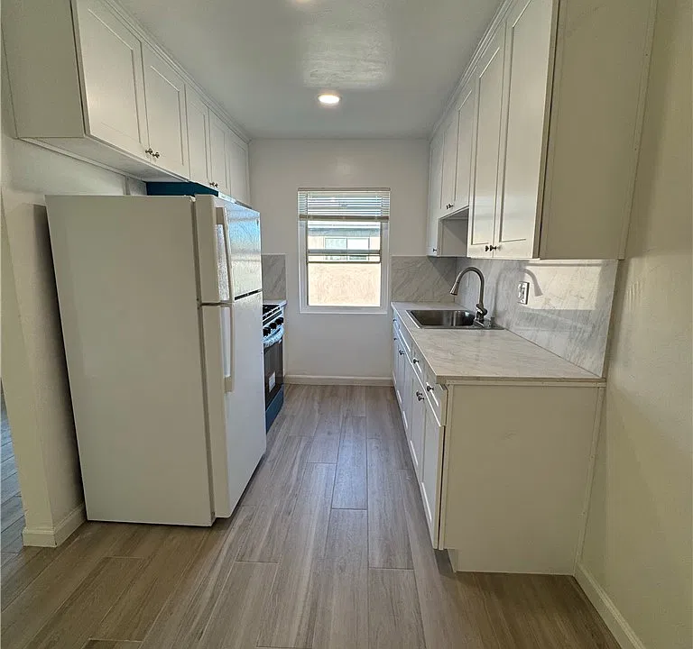 1312 1/2 W Valencia Dr