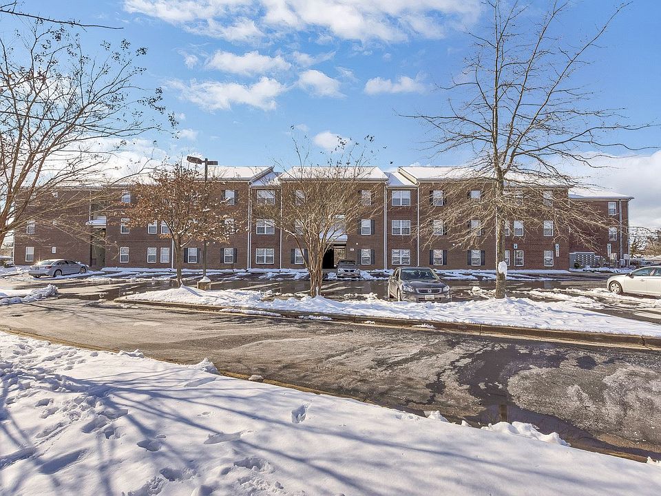 15_Blackstone_Apartments_201_mls
