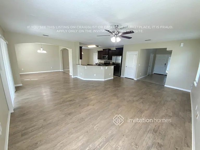 1821 Betsy Ross Ln — Photo 2