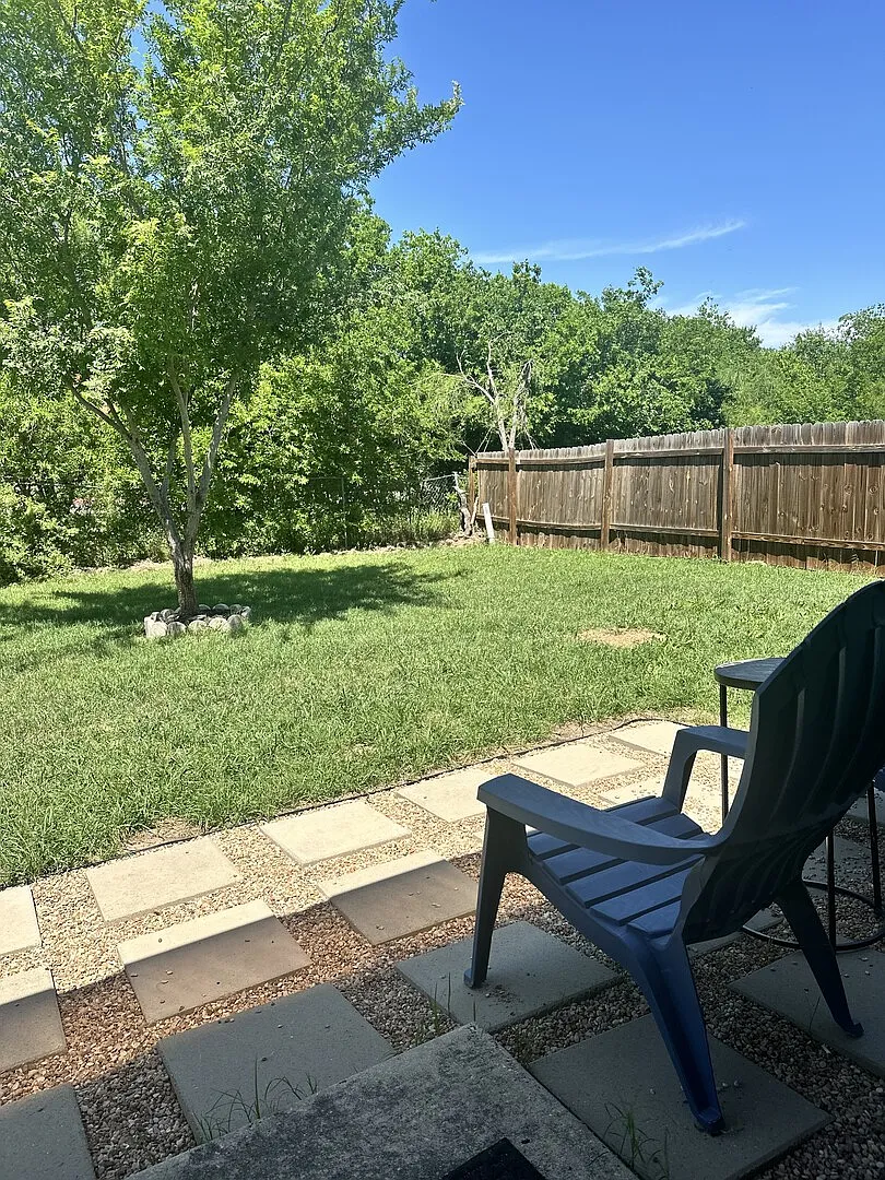 San Antonio 2/1 near Lackland AFB and Hospital district — Photo 2