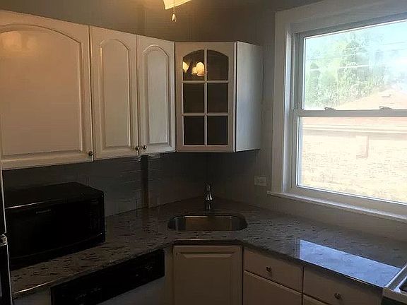 2nd image of 10518 S Artesian Ave APT 1S