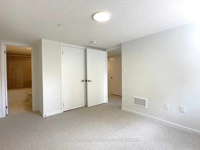 121 Honeycrisp Cres #Townhouse 243 — Photo 17