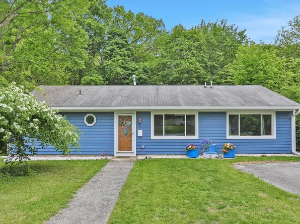 10 Van Wyck Drive, Poughkeepsie, NY 12601