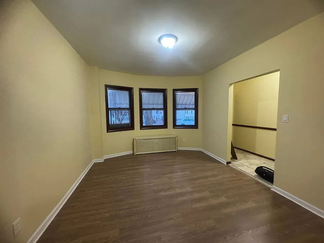 5 bed, 1.0 bath, 1523 sqft, $1,800 — Photo 4