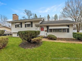 654 Melody Ln, Naperville, IL 60540