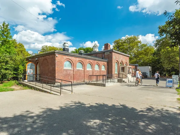 909 Lorimer Street image 14 of 15