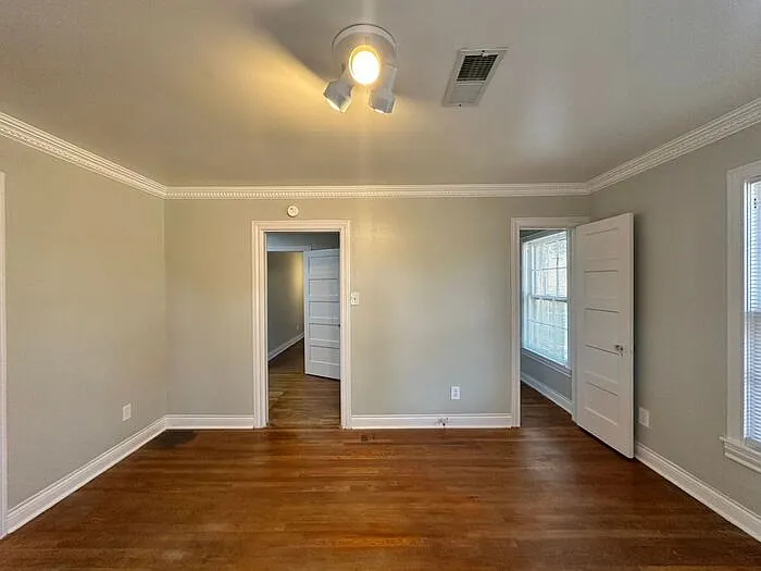 1309 S Robertson Ave — Photo 11